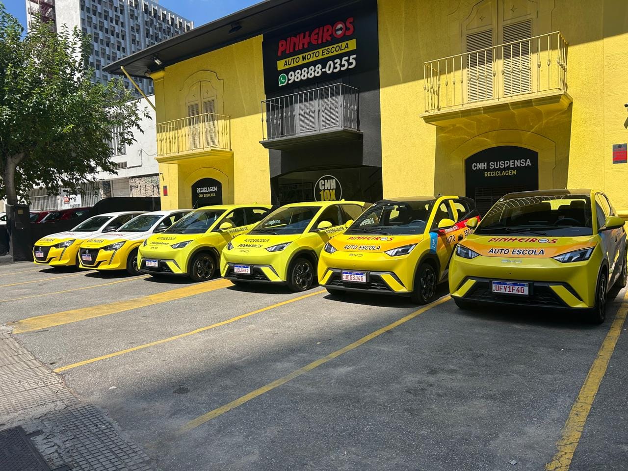 Carros elétricos na Autoescola Pinheiros: aulas seguras e modernas
