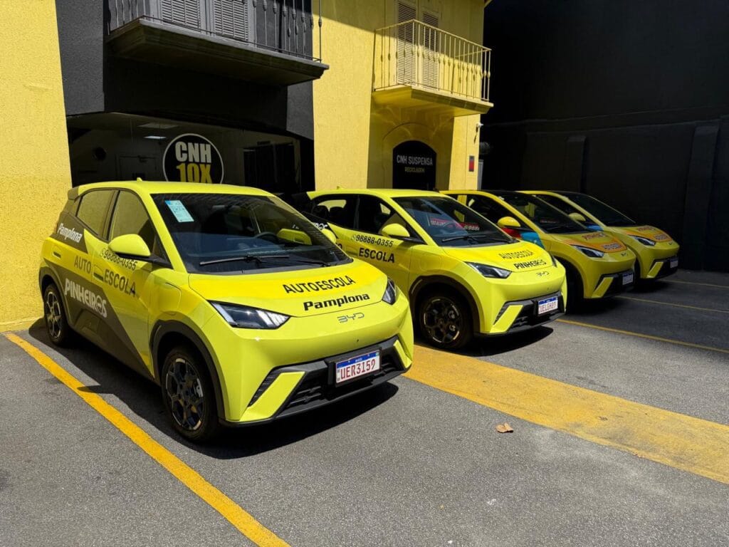 Carros com duplo comando em São Paulo - Autoescola Pinheiros